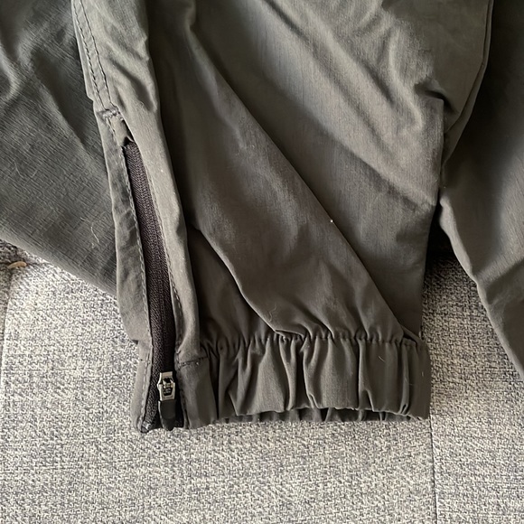 Gap lightweight grey pants. Size Medium. - Picture 4 of 4